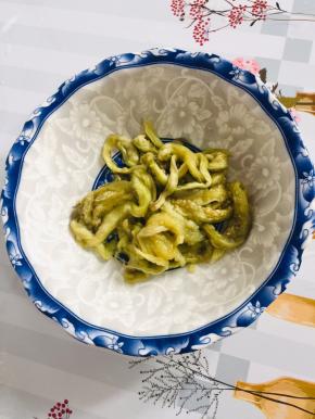 茄子肉撕成条！