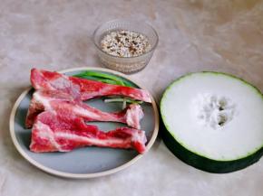 准备好其它食材。