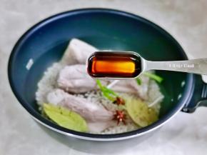 加入料酒去腥。