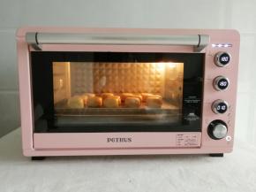 放入预热好的烤箱中层偏下，180度烤10分钟。