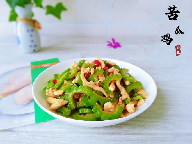 苦瓜炒鸡肉丝