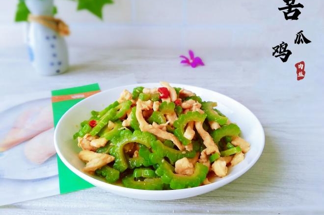 苦瓜炒鸡肉丝