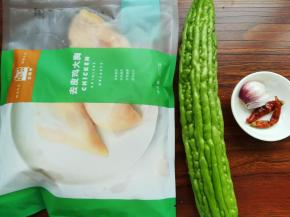 今天要用的主要食材。配菜清洗干净。