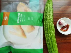 今天要用的主要食材。配菜清洗干净。