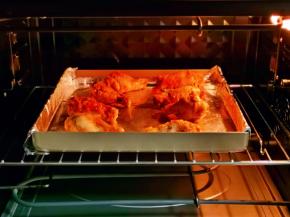 入烤箱中层，上下加热管190度烤20分钟。