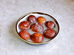 再加入水搅拌均匀，浸泡10分钟。