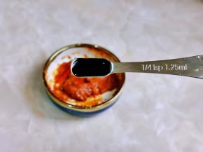 再加入一勺酱油。