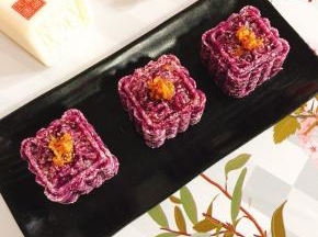 装盘，撒上适量的糖桂花即可享受美食啦！