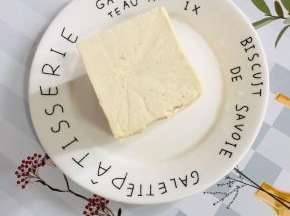 豆腐冲洗干净沥干水分备用！