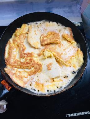 煎至两面金黄色即可盛出备用！
