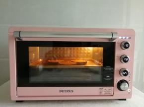 然后放回烤箱中层（烤完派壳不用关烤箱，继续170度预热），上下170 ，烤23-25分钟即可！