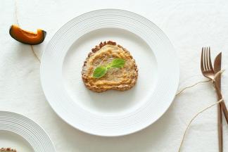 烤完后取出冷凉，会有回缩，这是正常现象！然后撒上一薄层奶粉或者椰蓉都可以！温温的吃正合适！