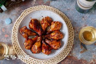 鸡翅根肉质很嫩，最关键的是没有一滴油。吃炸鸡要配啤酒，这样才对味。