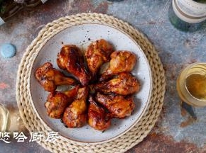 鸡翅根肉质很嫩，最关键的是没有一滴油。吃炸鸡要配啤酒，这样才对味。