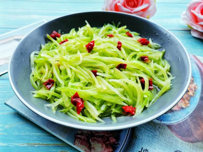 清爽可口的清炒莴笋丝