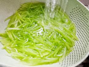 然后沥干水分。