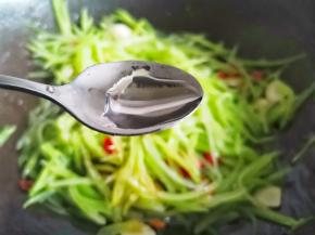 1小勺白醋炒匀即可。