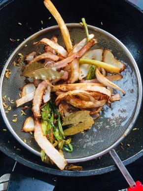 炸至焦黄捞出不用！