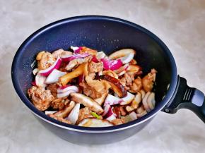 小火翻炒均匀。