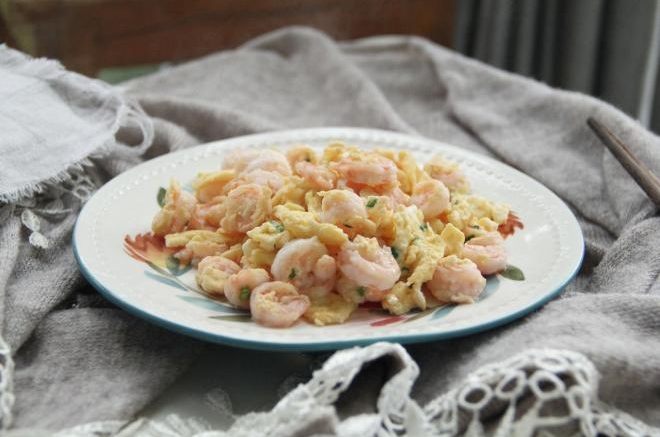 鲜甜虾仁炒鸡蛋