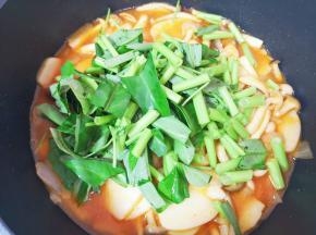 下入空心菜。