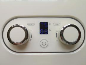 设定好时间9个小时，温度75度就不用管了(干果机的时间和温度根据水果的厚度调整)时间到干果机会自动停止加热。