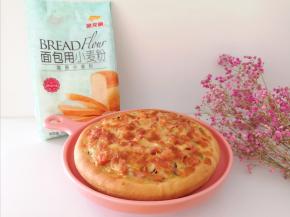 闺女自己个就能吃一个。