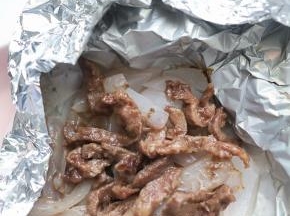 孩子如果大一点可以跟孩子一起做比如让他倒油放面粉搅拌等等