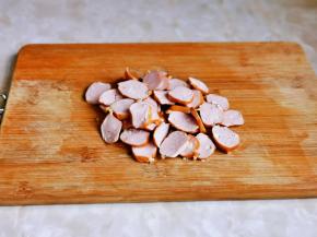 香肠切片。