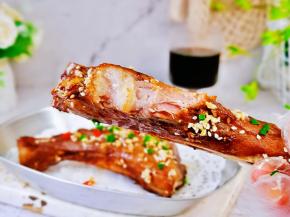 蒜香提升整道菜的香味与口感，鲜嫩多汁，我要开动喽～