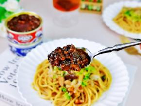 这款酱平时直接拌饭或者拌面特别方便，主要好吃。