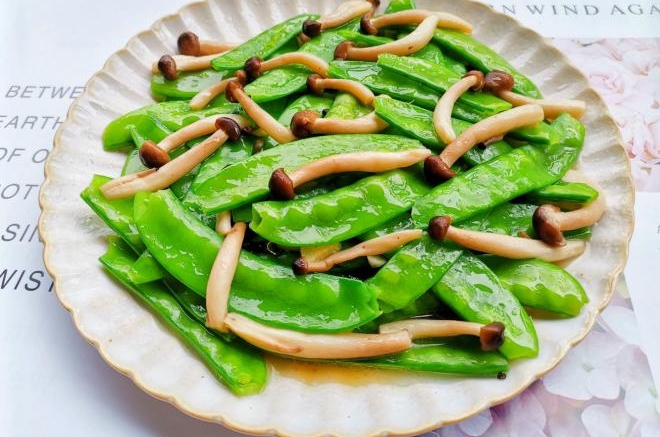 荷兰豆炒菌菇