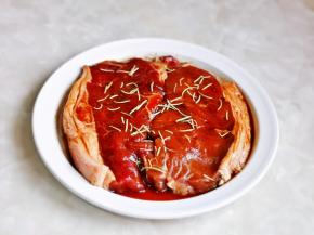 再撒上迷迭香，腌制20分钟，用新鲜的迷迭香更好啦！