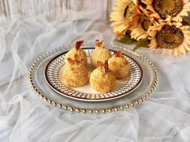 不加一滴油的凤尾虾球，整只鲜虾包成团，外脆里软,  虾肉鲜美