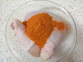 加入奥尔良腌料。