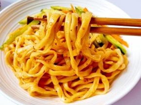 一碗面条瞬间就光盘了！