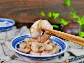 来张嘴给你吃～