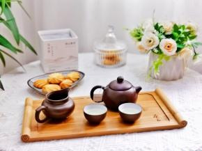 又冲泡了一壶茶，对于喜欢品茶的我来说，分分秒秒不想浪费，所以利用这时间温一壶茶，品味人生，非常惬意。