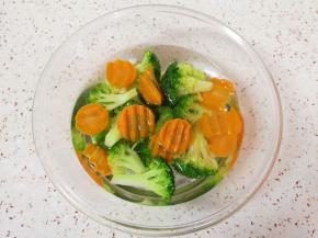 捞出过一下凉水备用。