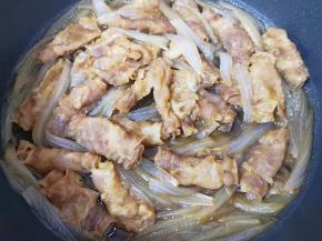 大火烧至汤汁浓稠关火。