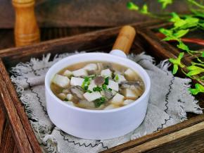 盛出装盘，撒上葱花。