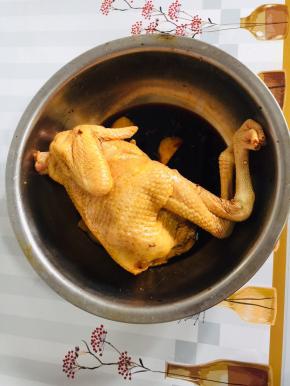 放进冰箱冷藏腌制一小时！（如果有时间可以提前一晚上腌制，鸡肉会更加入味儿！）