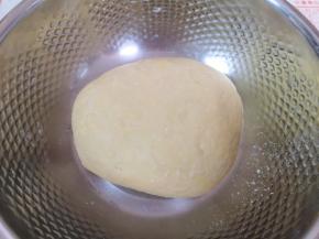 揉成光滑的面团。