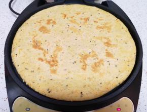 放入电饼铛烙熟备用。