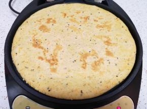 放入电饼铛烙熟备用。