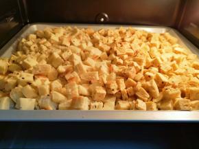 送人预热好的烤箱，上下管100度烤1个小时左右，中间取出搅动一下。