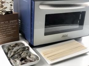 准备好食材，把虾洗净，虾要选那种比较大且肉多一些的，这样咬下去之后才会特别的Q弹可口，而且也要选鲜活的虾，这样的话才能保证肉质的鲜美。