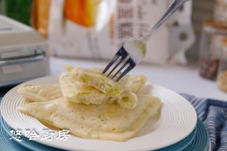 葱花饼掰开看看，里面全是大七孔，非常非常松软，有葱花就是香。