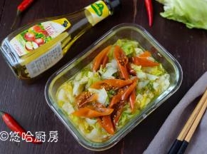 隔夜后的大头菜就可以吃了，下粥下饭小菜，口感脆脆的，酸甜可口开胃。腌渍一夜若感觉大头菜还有生味的话，可继续腌渍，时间再延长半天或一天。