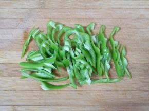 切成粗丝。